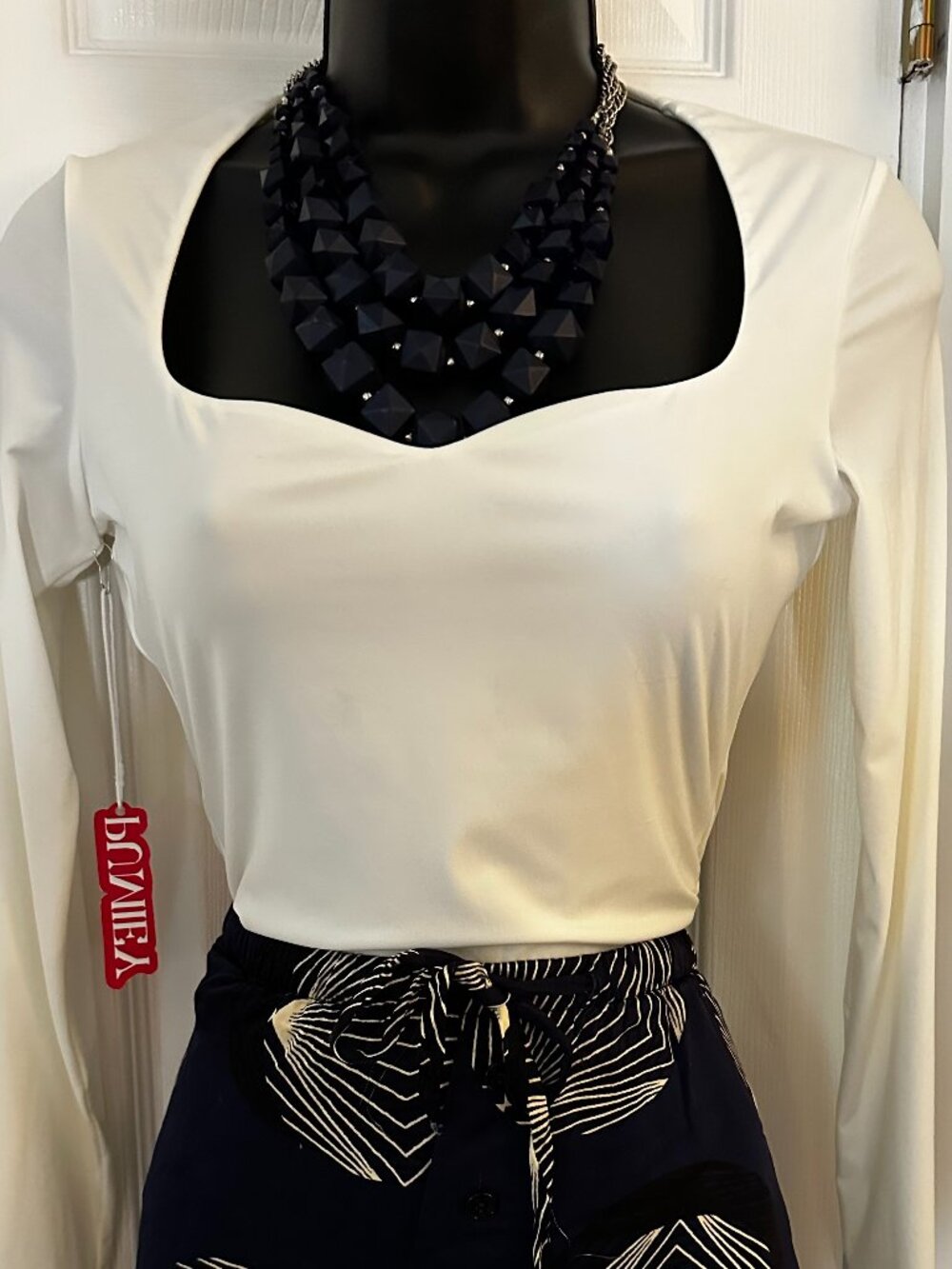 PUMIEY White Long-Sleeve Sweetheart Bodysuit Size Small